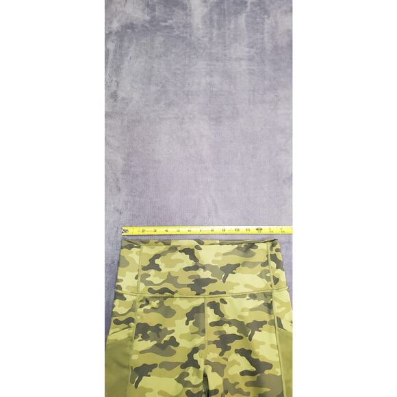 Fabletics Powerhold Sz L Women's Camo Print Yoga Workout Gym Shorts Green C12 - Picture 3 of 9